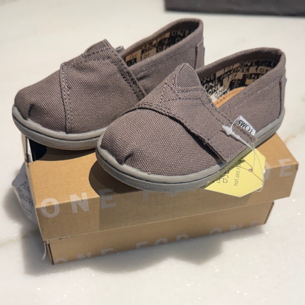 Toms Tiny Classic Kids Canvas Slip-On Sneakers in Ash - Size 6